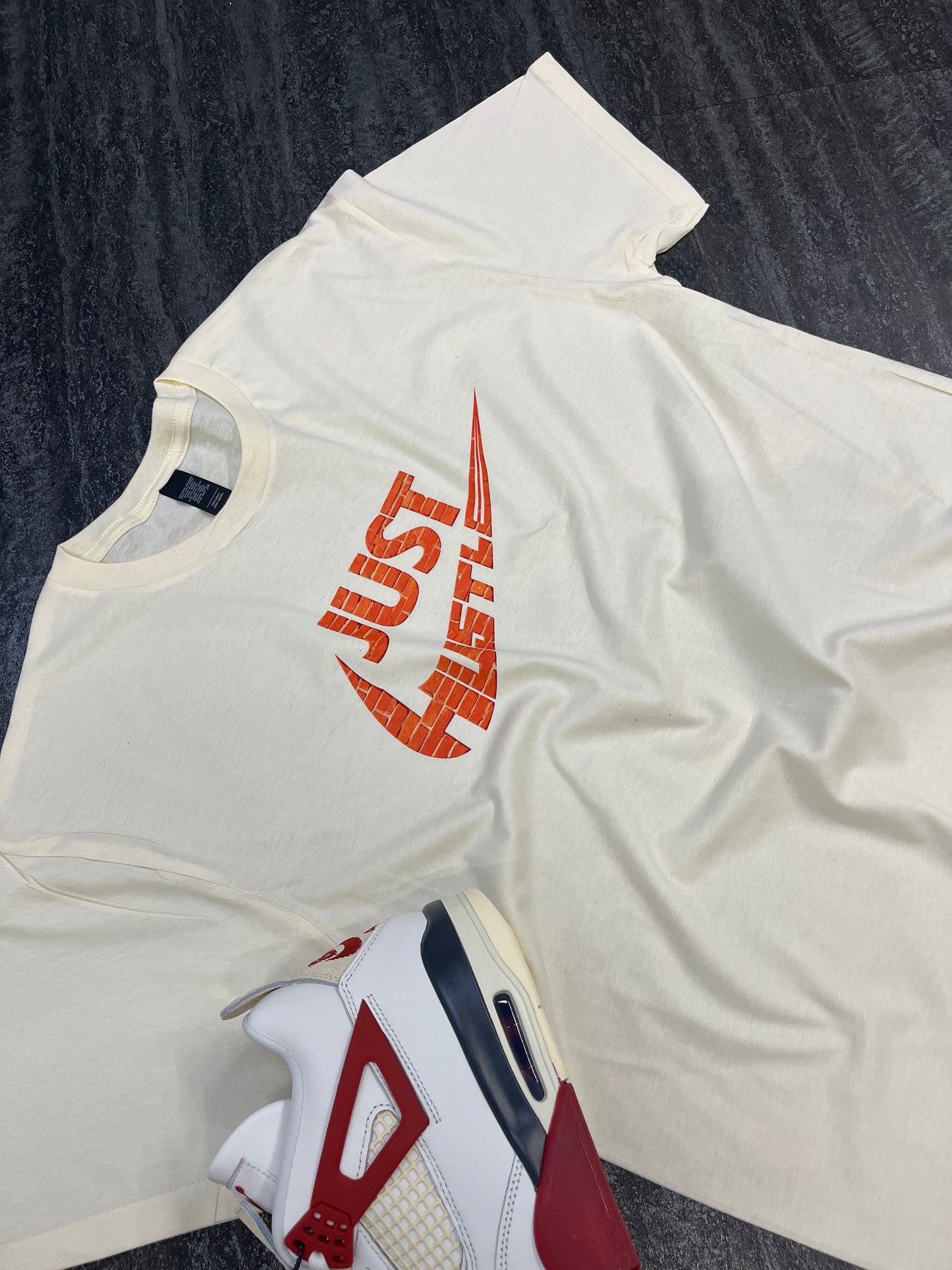 Bricks tee